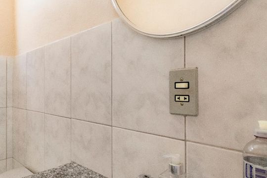 Banheiro de kitnet/studio à venda com 1 quarto, 30m² em Sagrada Família, Belo Horizonte