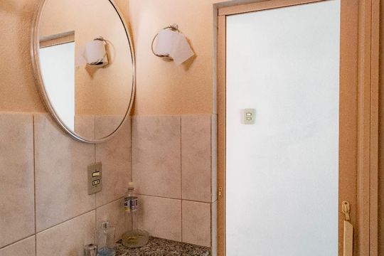 Banheiro de kitnet/studio à venda com 1 quarto, 30m² em Sagrada Família, Belo Horizonte