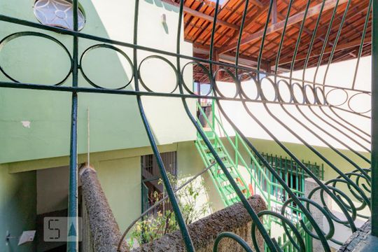 Vista Quarto de kitnet/studio à venda com 1 quarto, 30m² em Sagrada Família, Belo Horizonte