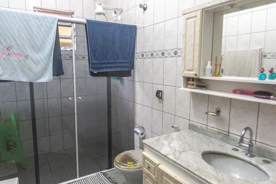Banheiro suíte de casa à venda com 5 quartos, 150m² em Ferrazópolis, São Bernardo do Campo