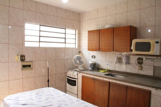 Cozinha Fundos de casa à venda com 5 quartos, 150m² em Vila Graciosa, São Paulo