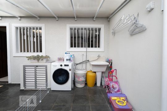 Área de serviço de casa à venda com 3 quartos, 120m² em Vila Graciosa, São Paulo