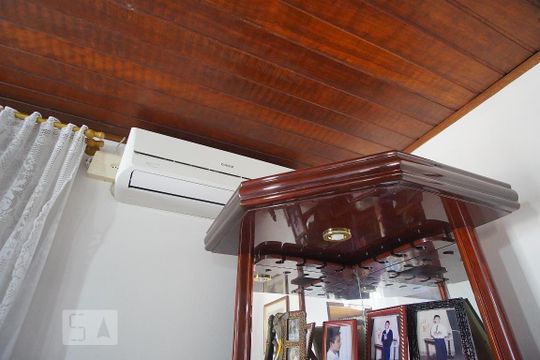 Sala de casa à venda com 3 quartos, 150m² em Santa Maria Goretti, Porto Alegre