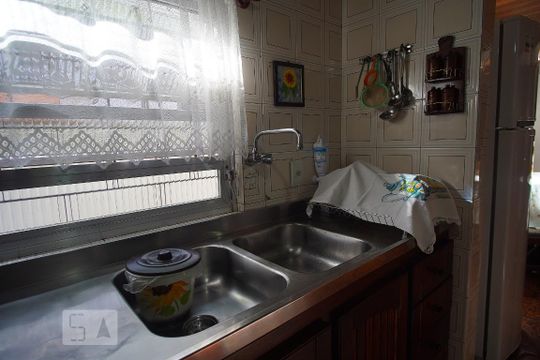 Cozinha de casa à venda com 3 quartos, 150m² em Santa Maria Goretti, Porto Alegre