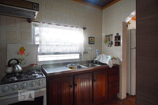 Cozinha de casa à venda com 3 quartos, 150m² em Santa Maria Goretti, Porto Alegre