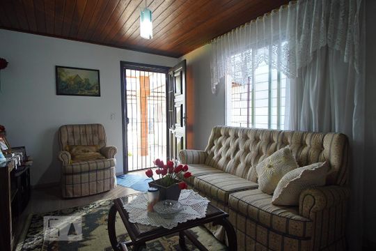 Sala de casa à venda com 3 quartos, 150m² em Santa Maria Goretti, Porto Alegre