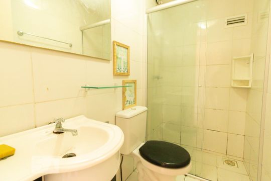 Banheiro de apartamento para alugar com 1 quarto, 39m² em Igara, Canoas