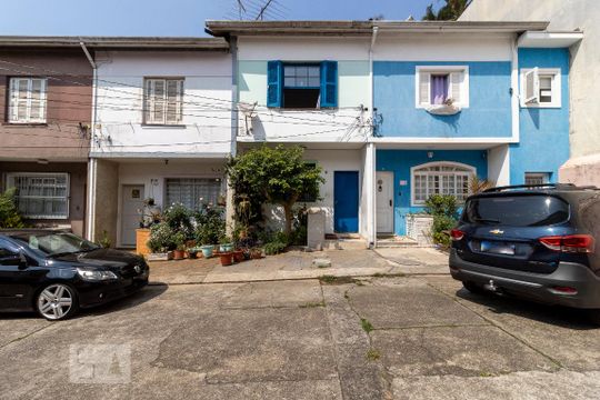 Fachada de casa de condomínio à venda com 3 quartos, 109m² em Vila Gumercindo, São Paulo