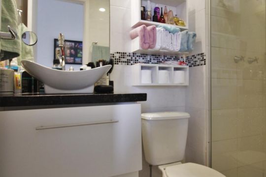 Banheiro de apartamento para alugar com 2 quartos, 67m² em Parque Reboucas, São Paulo