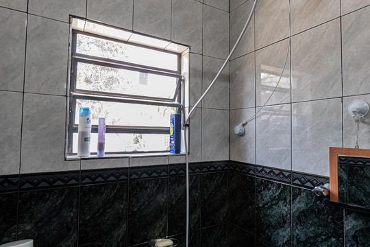 Banheiro Social de casa para alugar com 1 quarto, 100m² em Vila Nova Manchester, São Paulo