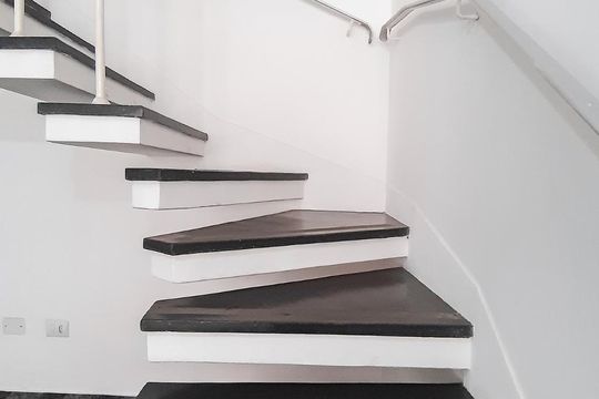 Escadas de casa à venda com 3 quartos, 190m² em Jardim São Paulo, São Paulo