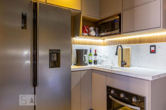Cozinha de kitnet/studio para alugar com 1 quarto, 49m² em Pompeia, São Paulo