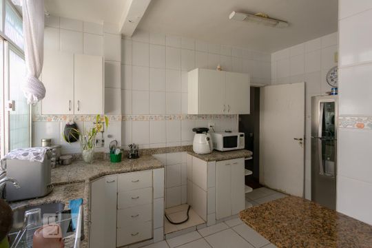 Cozinha de apartamento à venda com 3 quartos, 250m² em São Lucas, Belo Horizonte