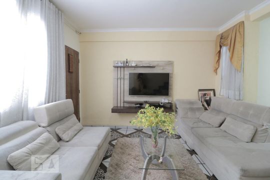Casa para alugar com 3 quartos, 300m² em Vila Mafra, São Paulo
