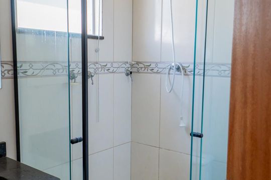 Banheiro da Suíte 1 de casa de condomínio à venda com 2 quartos, 109m² em Vila Alzira, Santo André