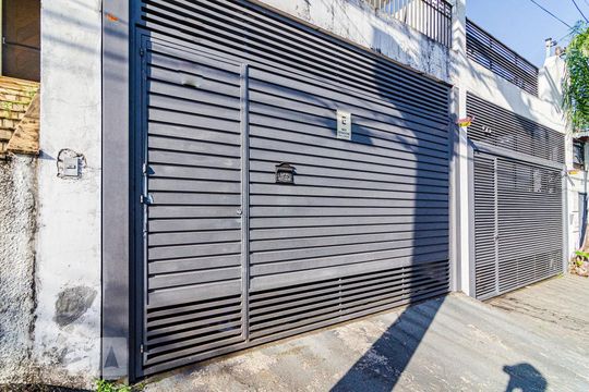 Fachada de casa à venda com 3 quartos, 137m² em Vila Madalena, São Paulo