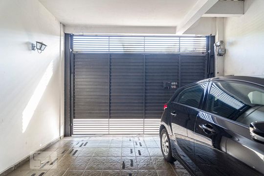 Garagem de casa à venda com 3 quartos, 137m² em Vila Madalena, São Paulo