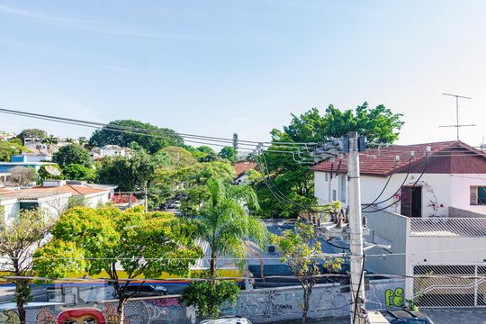 Vista de casa à venda com 3 quartos, 137m² em Vila Madalena, São Paulo