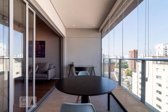 Varanda de kitnet/studio para alugar com 1 quarto, 44m² em Indianópolis, São Paulo