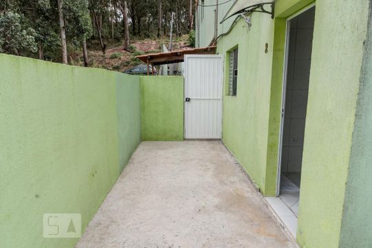 Quintal de casa para alugar com 1 quarto, 52m² em Parque das Cigarreiras, Taboão da Serra
