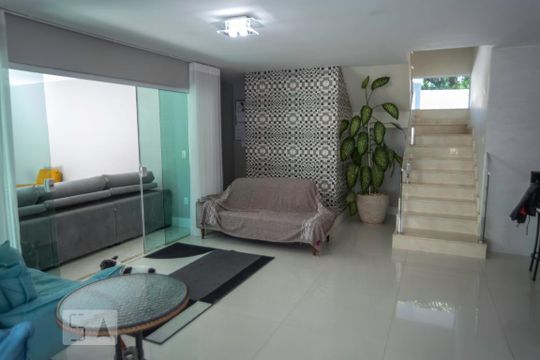 Sala de casa de condomínio à venda com 4 quartos, 500m² em Vargem Pequena, Rio de Janeiro