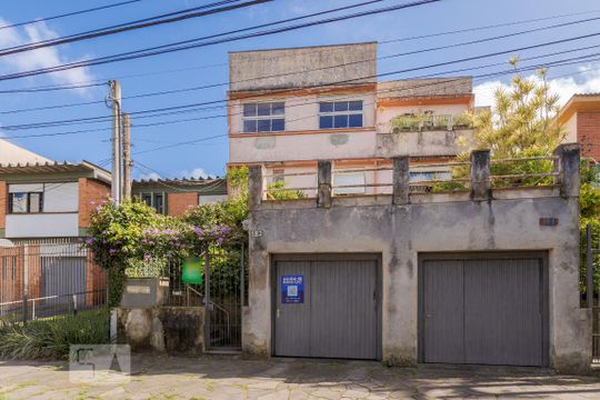 Fachada de casa à venda com 1 quarto, 359m² em Petrópolis, Porto Alegre