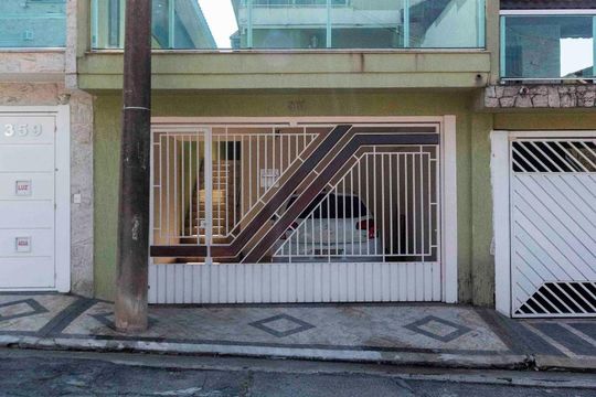 Fachada de casa à venda com 3 quartos, 180m² em Parque Cruzeiro do Sul, São Paulo