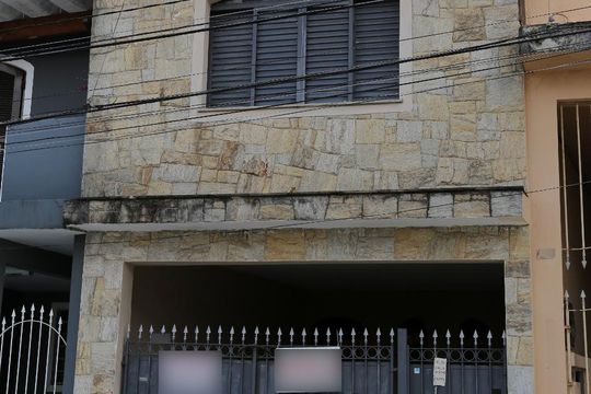 Fachada de casa à venda com 3 quartos, 140m² em Jardim Santa Terezinha, Taboão da Serra