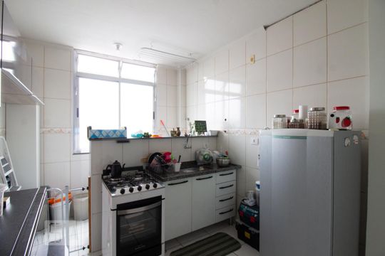 Cozinha de apartamento para alugar com 2 quartos, 55m² em Vila Galvão, Guarulhos