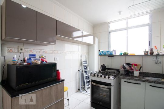 Cozinha de apartamento para alugar com 2 quartos, 55m² em Vila Galvão, Guarulhos