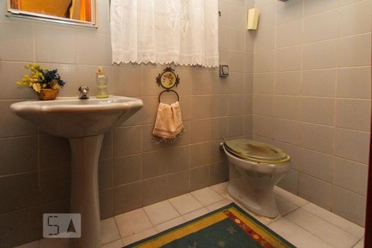 Lavabo de casa para alugar com 3 quartos, 330m² em Parque da Vila Prudente, São Paulo