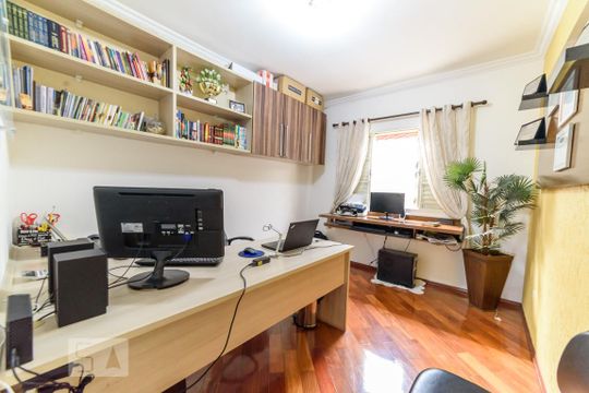 Escritório de casa para alugar com 5 quartos, 295m² em Mauá, São Caetano do Sul