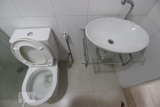 Banheiro de apartamento para alugar com 2 quartos, 60m² em Jardim Casa Pintada, São Paulo