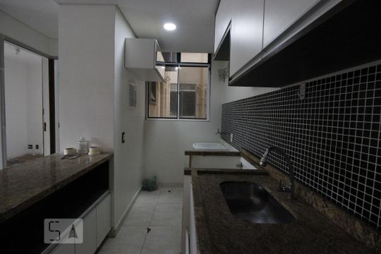 Cozinha de apartamento para alugar com 2 quartos, 60m² em Jardim Casa Pintada, São Paulo