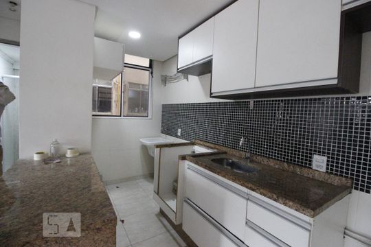 Cozinha de apartamento para alugar com 2 quartos, 60m² em Jardim Casa Pintada, São Paulo