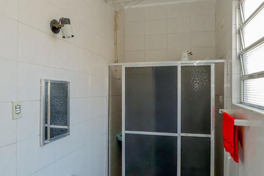 Banheiro  de apartamento à venda com 1 quarto, 30m² em Copacabana, Rio de Janeiro