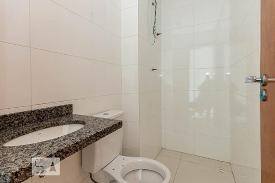 Banheiro de kitnet/studio à venda com 1 quarto, 34m² em Vila Nhocune, São Paulo