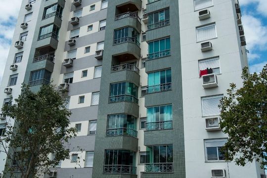 Fachada de apartamento para alugar com 2 quartos, 65m² em Cavalhada, Porto Alegre