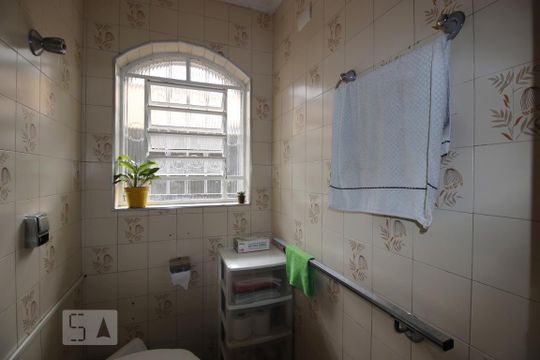 Lavabo de casa à venda com 4 quartos, 200m² em Vila Vessoni, São Paulo