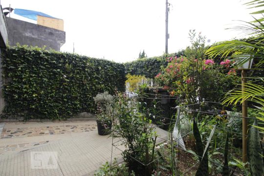 Fachada de casa à venda com 4 quartos, 200m² em Vila Vessoni, São Paulo