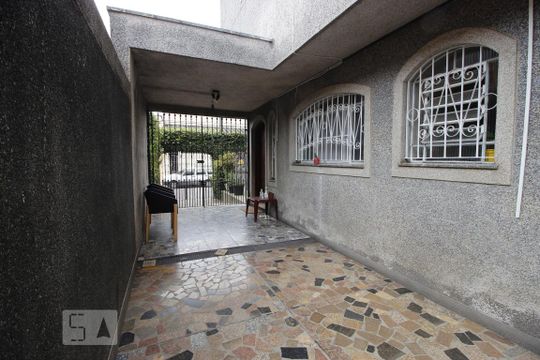 Garagem de casa à venda com 4 quartos, 200m² em Vila Vessoni, São Paulo