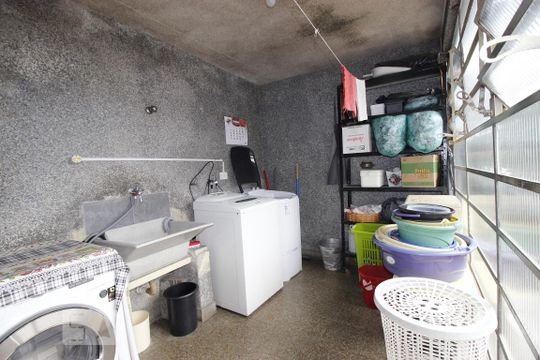 Área de Serviço de casa à venda com 4 quartos, 200m² em Vila Vessoni, São Paulo