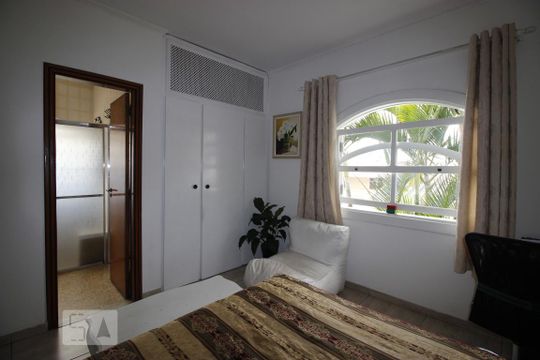 Quarto 2 de casa à venda com 4 quartos, 200m² em Vila Vessoni, São Paulo