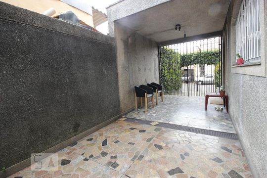 Garagem de casa à venda com 4 quartos, 200m² em Vila Vessoni, São Paulo