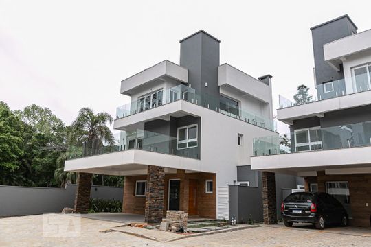 Fachada de casa de condomínio à venda com 3 quartos, 524m² em Pedra Redonda, Porto Alegre