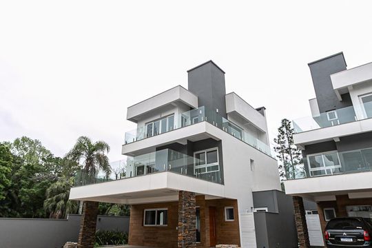 Fachada de casa de condomínio à venda com 3 quartos, 445m² em Pedra Redonda, Porto Alegre