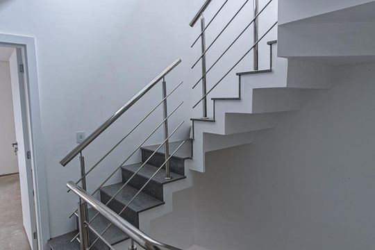 Escada de casa de condomínio à venda com 3 quartos, 478m² em Pedra Redonda, Porto Alegre