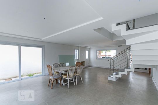 Sala de casa de condomínio à venda com 3 quartos, 289m² em Pedra Redonda, Porto Alegre