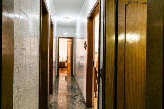 Corredor de casa à venda com 5 quartos, 500m² em Vila Regente Feijó, São Paulo