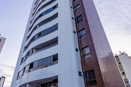 Fachada do Condomínio de apartamento para alugar com 3 quartos, 116m² em Barra, Salvador